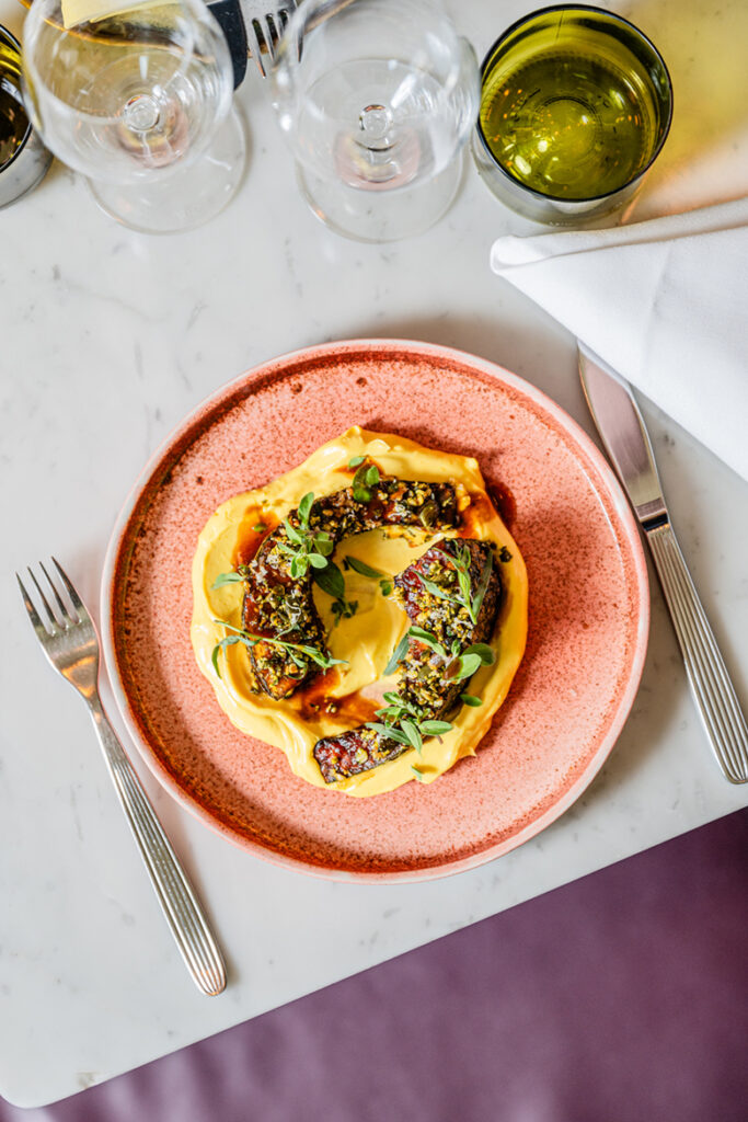 Vegaaninen sahrami-hollandaise