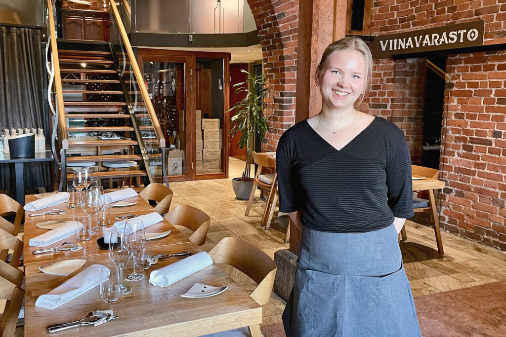 Aino Lindroos